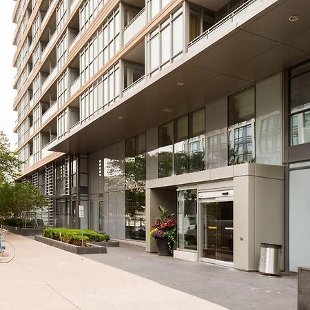 Stylish Downtown Lakeview Condo - One Free Parking Τορόντο Εξωτερικό φωτογραφία